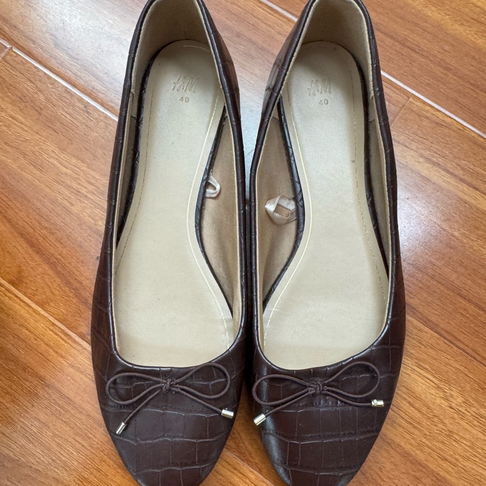 H&M Dark Brown Croc-Embossed Flats